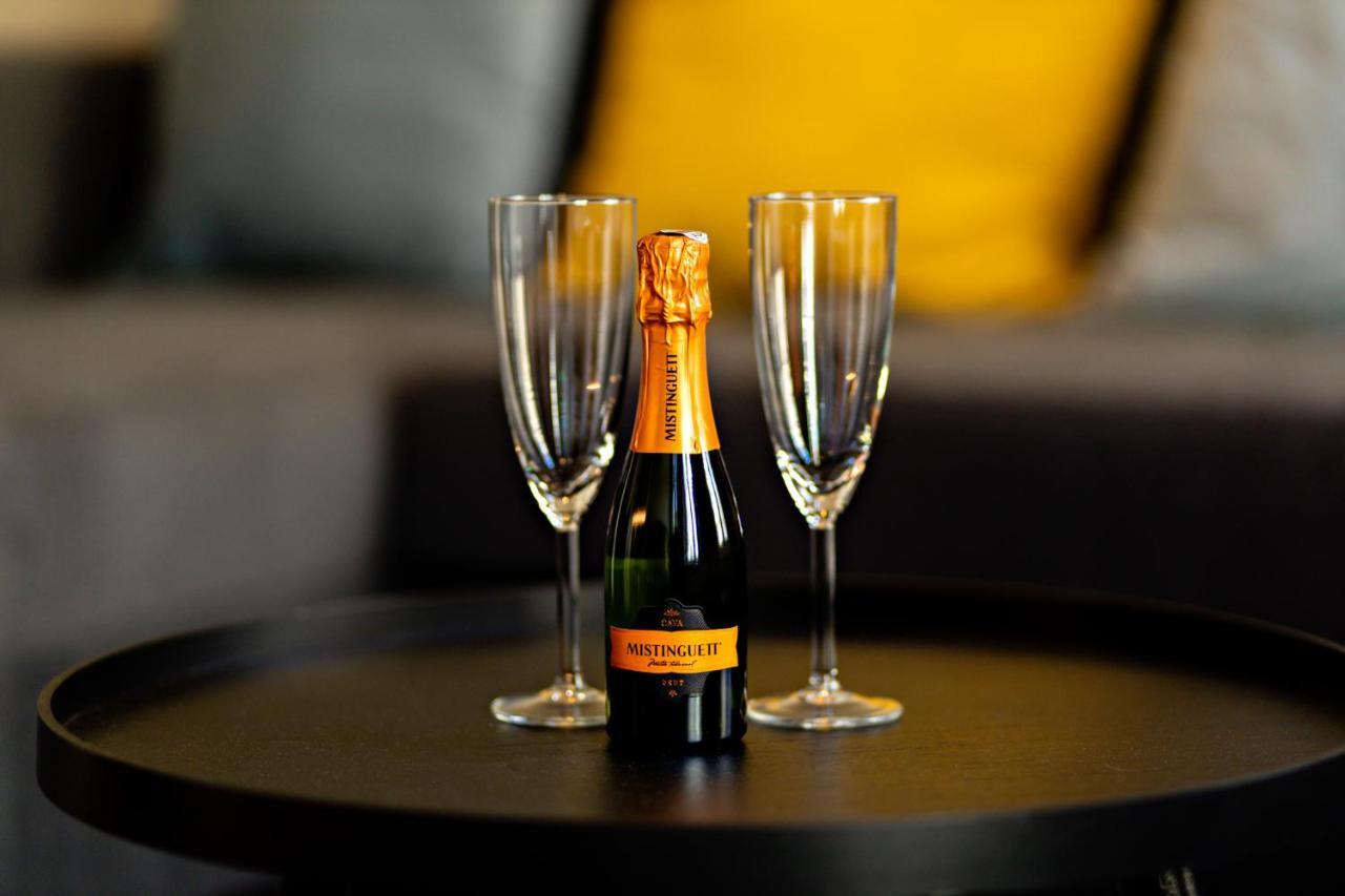 Luxury Suites Princess By Rikas Hotels Antwerpen Exteriör bild