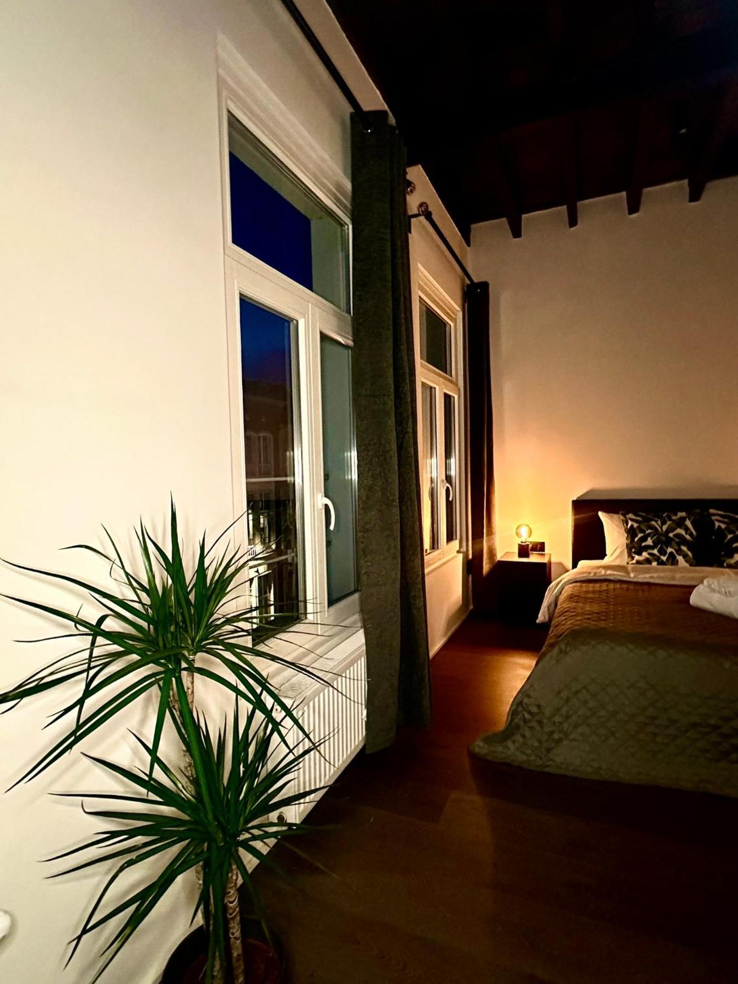 Luxury Suites Princess By Rikas Hotels Antwerpen Exteriör bild