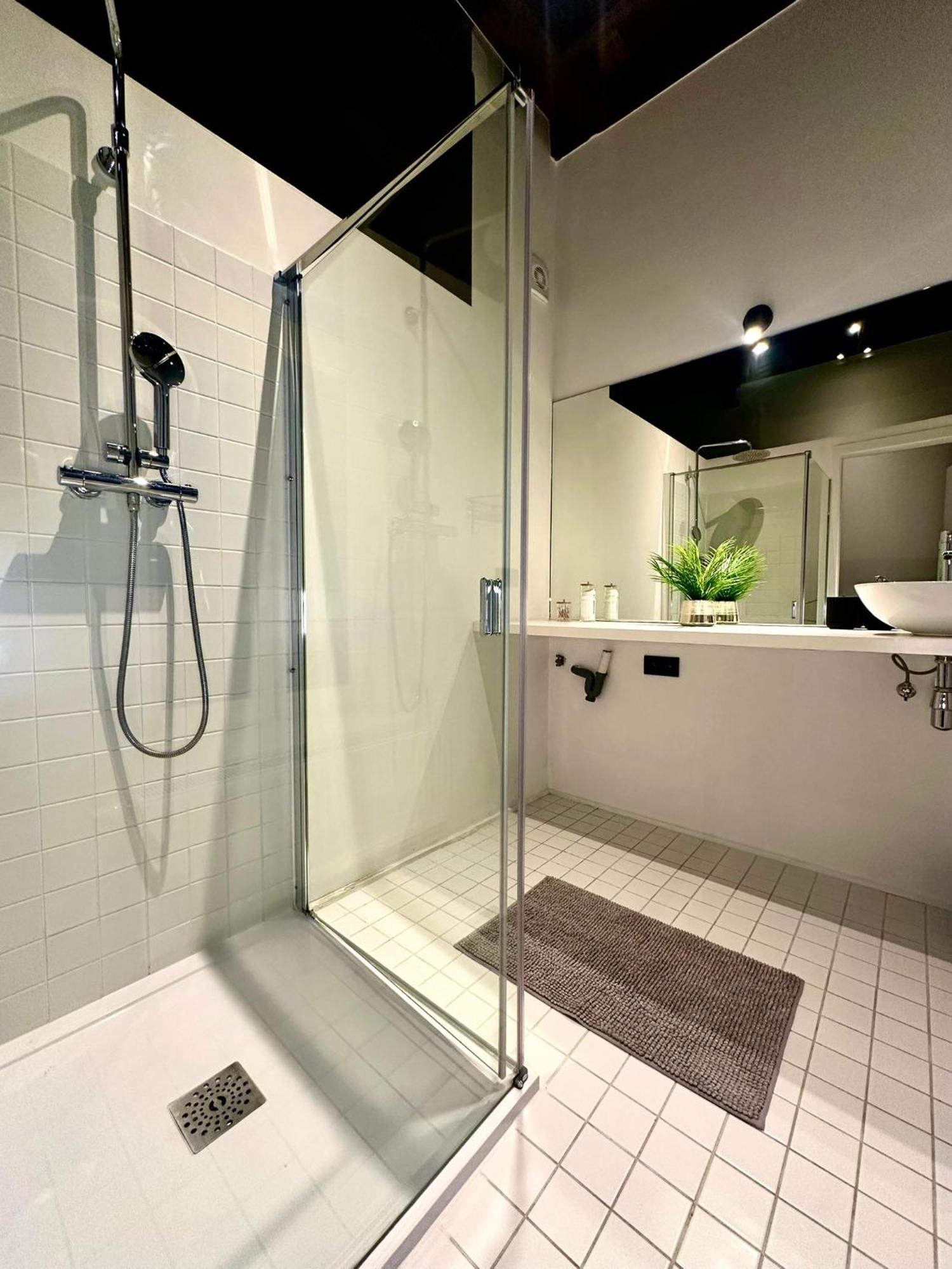 Luxury Suites Princess By Rikas Hotels Antwerpen Exteriör bild